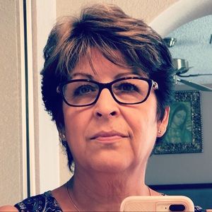 Meet your Posher, Leticia